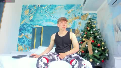 Femboy Max online show from December 4, 2025, 12:25 pm