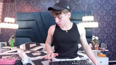 Femboy Max online show from December 18, 2025, 11:38 am