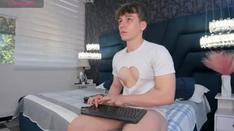 Femboy Max online show from June 19, 2026, 11:36 am