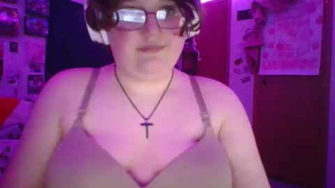 femcelsam online show from April 4, 2026, 4:33 am