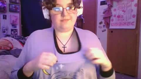 femcelsam online show from April 6, 2026, 4:10 am
