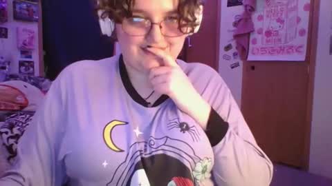 femcelsam online show from April 6, 2026, 4:46 am