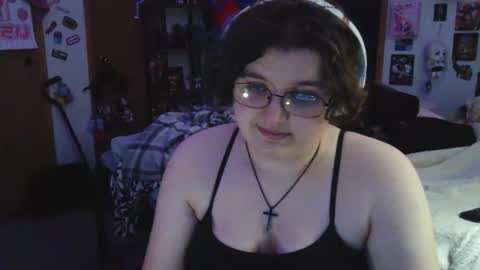 femcelsam online show from April 13, 2026, 4:29 am