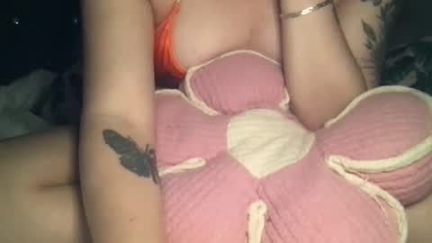 Snapshot of femmefatalebabe chatting on October 31, 2025, 5:41 am online show from October 31, 2025, 5:41 am