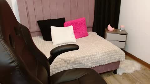 Snapshot of fenix_11_ chatting on March 5, 2025, 5:40 am Alejandra online show from March 5, 2025, 5:40 am