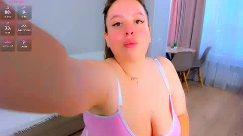 Snapshot of feral__berry__ chatting on July 20, 2026, 7:33 am Regi online show from July 20, 2026, 7:33 am
