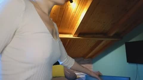 Snapshot of ferdina18 chatting on May 17, 2026, 3:52 pm Leya online show from May 17, 2026, 3:52 pm