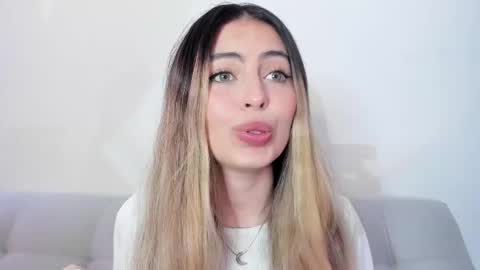 fernanda  online show from February 25, 2026, 1:43 pm