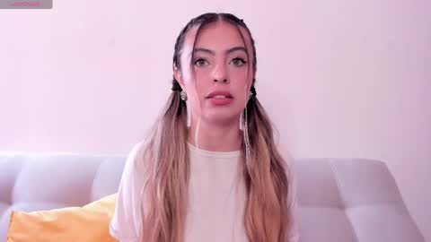 fernanda  online show from May 22, 2026, 2:44 pm