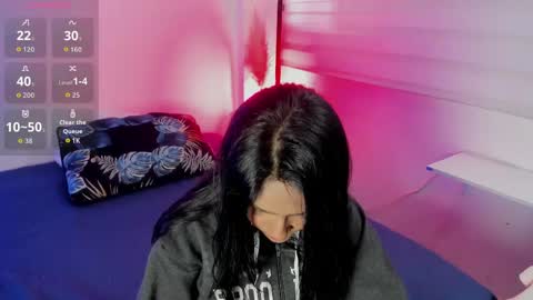 fernanda_liie_ online show from April 24, 2026, 1:02 pm