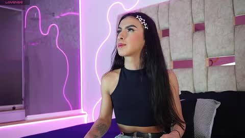 fernanda_thail_ online show from April 26, 2026, 7:44 pm