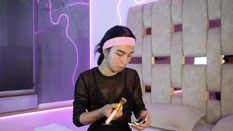 fernanda_thail_ online show from April 27, 2026, 7:45 pm