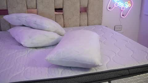 fernanda_thail_ online show from April 28, 2026, 2:27 am