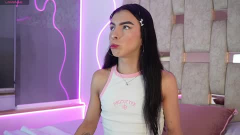 fernanda_thail_ online show from April 30, 2026, 9:30 pm