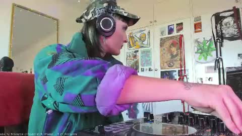 Snapshot of fernydew chatting on July 13, 2026, 2:47 am Fern next stream 430pm Monday PST online show from July 13, 2026, 2:47 am