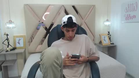 FER PHOENIX online show from March 6, 2025, 3:35 am