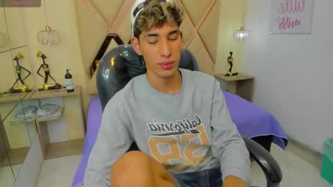 FER PHOENIX online show from November 11, 2025, 3:17 am