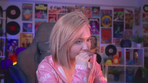 Snapshot of fetishrey chatting on December 7, 2024, 5:53 pm Rey online show from December 7, 2024, 5:53 pm