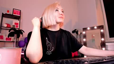 Snapshot of fetishrey chatting on January 18, 2025, 2:33 pm Rey online show from January 18, 2025, 2:33 pm