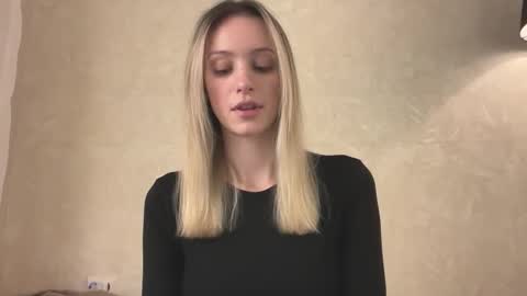 Lisa online show from December 2, 2025, 8:52 am