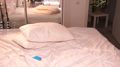 Snapshot of ffoxyflame chatting on January 5, 2025, 3:53 am -- stay in touch with me online show from January 5, 2025, 3:53 am