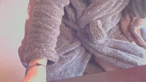 Snapshot of ffys2025 chatting on November 7, 2025, 10:48 am ffys2025 online show from November 7, 2025, 10:48 am