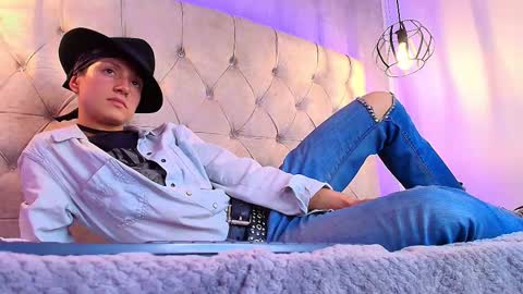 Snapshot of fieramadame chatting on November 6, 2025, 8:21 pm online show from November 6, 2025, 8:21 pm