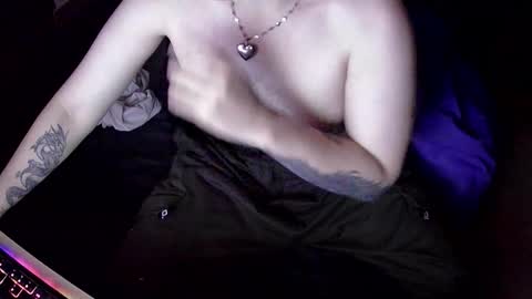 Snapshot of findiryts_2 chatting on October 13, 2025, 4:34 am Alice and Max online show from October 13, 2025, 4:34 am