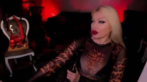 Snapshot of findom_god chatting on June 9, 2026, 6:19 pm AlfaFemale online show from June 9, 2026, 6:19 pm