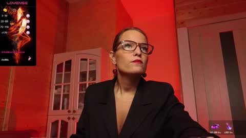 Lady online show from December 5, 2025, 9:18 am