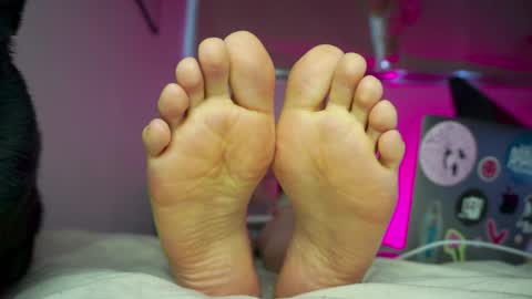 Snapshot of findomfeet_ chatting on May 8, 2026, 8:25 pm Ashley online show from May 8, 2026, 8:25 pm