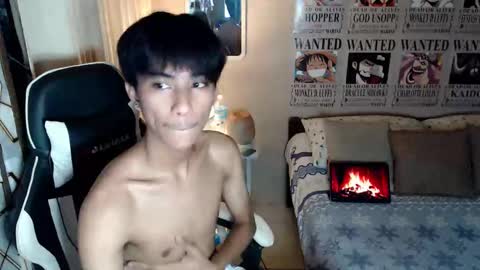 fineboii_rey18 online show from May 5, 2026, 3:09 pm