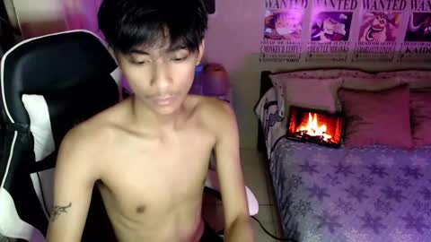 fineboii_rey18 online show from May 7, 2026, 9:58 am