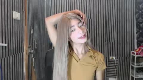 fiona908995 online show from May 15, 2026, 11:28 am