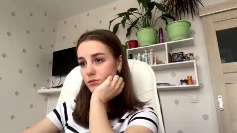 Keite wanna play  Meow online show from November 19, 2025, 9:31 am