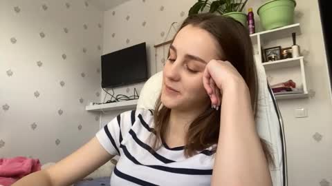 Keite wanna play  Meow online show from December 15, 2025, 10:08 am