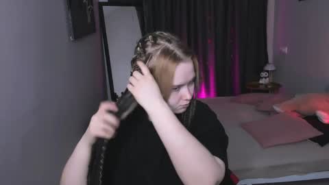 Fiona online show from April 29, 2026, 11:33 pm