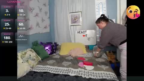 Snapshot of fionna_fineas chatting on November 6, 2025, 6:09 pm Fionna online show from November 6, 2025, 6:09 pm