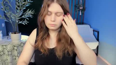 fiora online show from March 18, 2026, 5:10 am