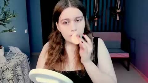 fiora online show from July 18, 2026, 7:01 am