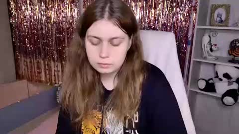 fiora online show from July 26, 2026, 6:54 am
