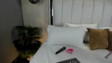 Snapshot of fiorelaston chatting on June 15, 2026, 12:18 pm Fiorela online show from June 15, 2026, 12:18 pm