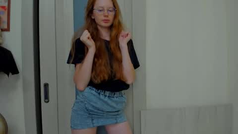 fire_luna online show from September 10, 2025, 3:28 am