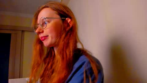 fire_luna online show from November 23, 2025, 5:02 pm