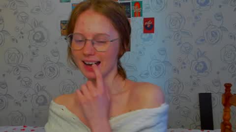 fire_luna online show from May 1, 2026, 11:26 am