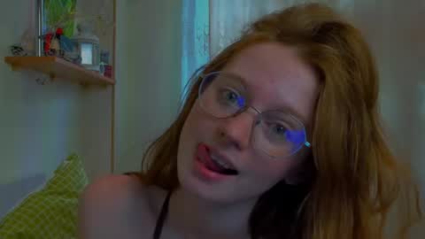 Snapshot of fire_luna chatting on June 15, 2026, 10:17 am fire_luna online show from June 15, 2026, 10:17 am