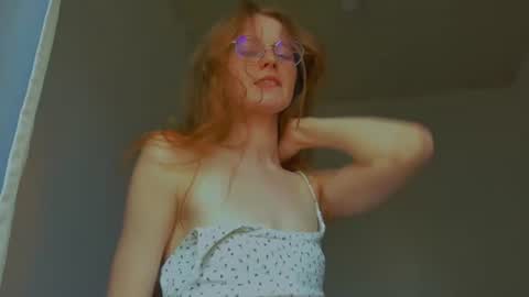fire_luna online show from August 4, 2026, 3:21 am