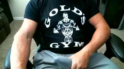 Snapshot of fitguy40 chatting on October 22, 2025, 6:51 pm fitguy40 online show from October 22, 2025, 6:51 pm