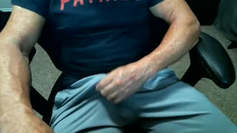 fitguy40 online show from May 17, 2026, 3:26 am