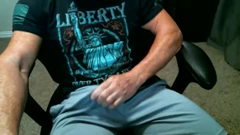 fitguy40 online show from May 19, 2026, 2:51 am